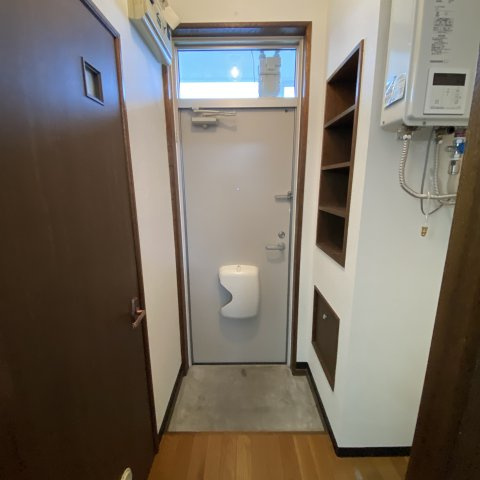 ＦＫマンションの玄関|明るい玄関です