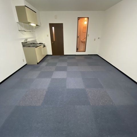 ＦＫマンションの居間・リビング|こちらのリビングで趣味の時間をお楽しみください