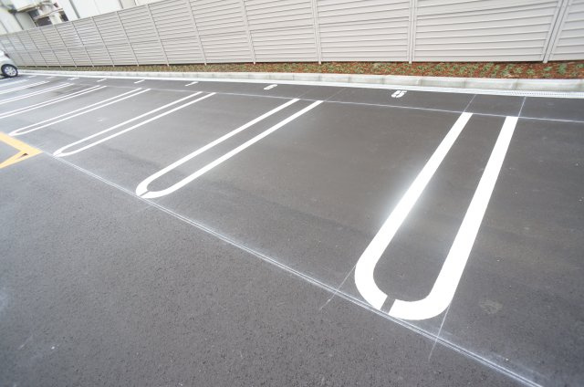 グラシス池尻の駐車場