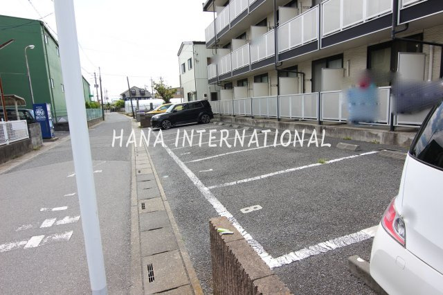 三郷中央清の駐車場