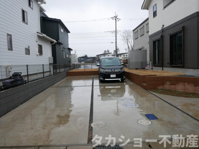 【駐車場】 | 市原市山木　築浅中古戸建 | 駐車場は４台余裕です!!