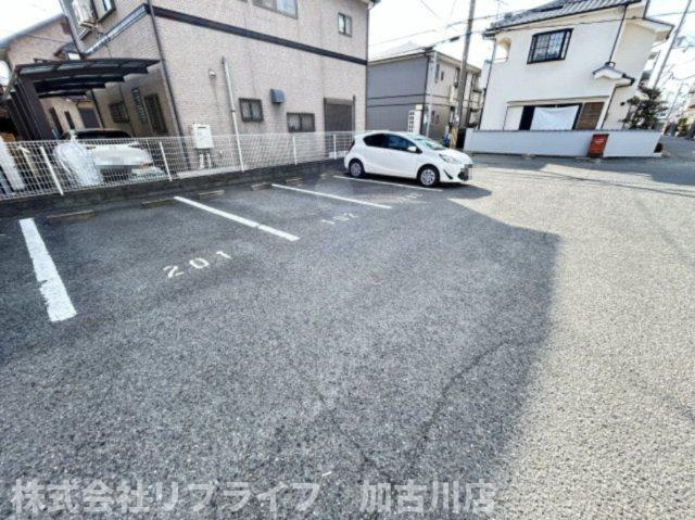 メゾンいなみ野の駐車場