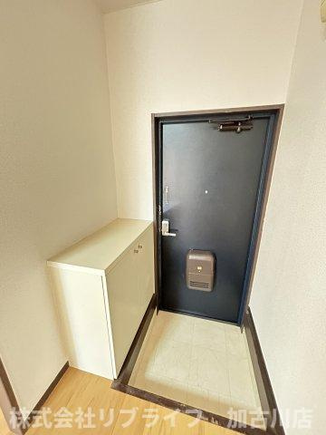 メゾンいなみ野の玄関