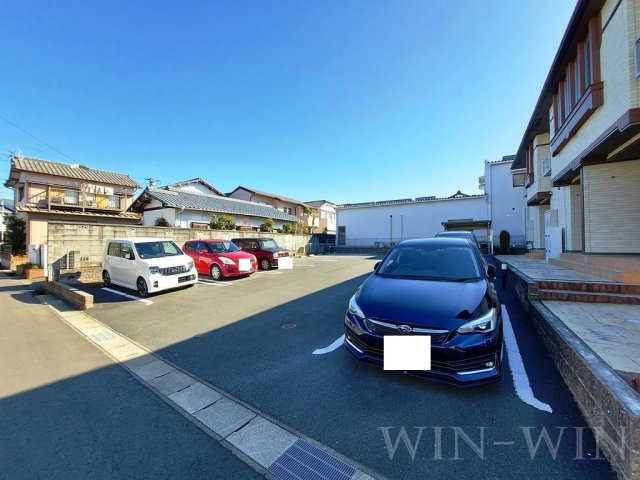 リヴェールの駐車場