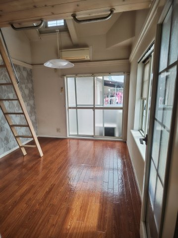 レオパレス寝屋川第5の洋室|明るい洋室です