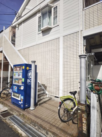 レオパレス寝屋川第5のエントランス|ゆとりのあるエントランスです