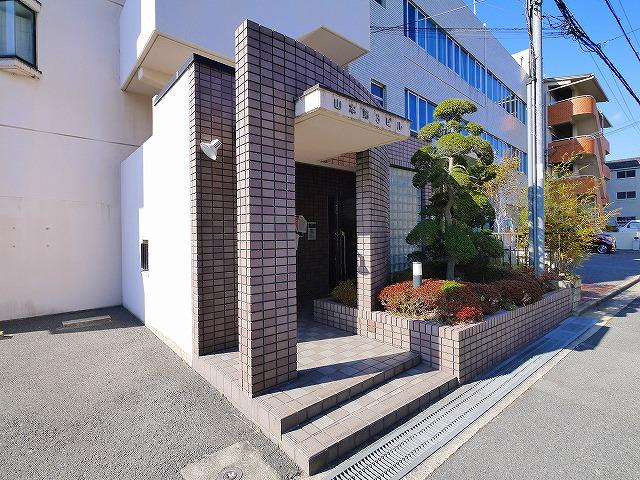 アイリスハイツ3号館のエントランス|毎日通るエントランスはこのようになっています
