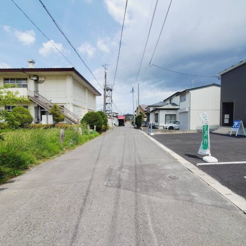 クレイドルガーデン八戸市一番町 第1の前面道路含む現地写真