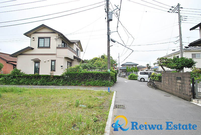 売地　茅ヶ崎市円蔵の前面道路含む現地写真