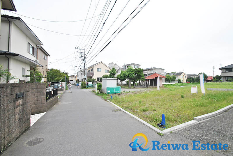 売地　茅ヶ崎市円蔵の前面道路含む現地写真