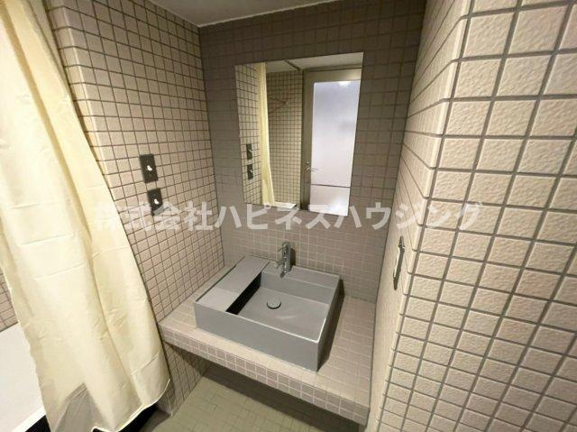 ART APARTMENT IN Ootaka-no-Moriの玄関