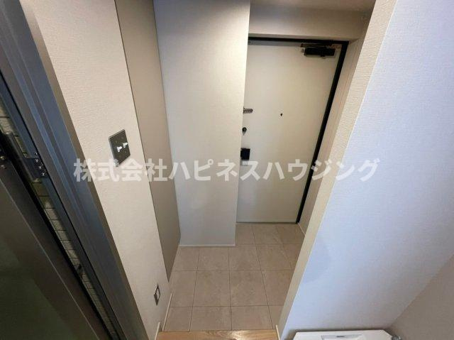 ART APARTMENT IN Ootaka-no-Moriの玄関