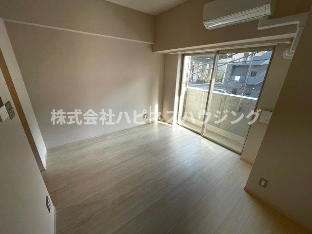 ART APARTMENT IN Ootaka-no-Moriの居間・リビング