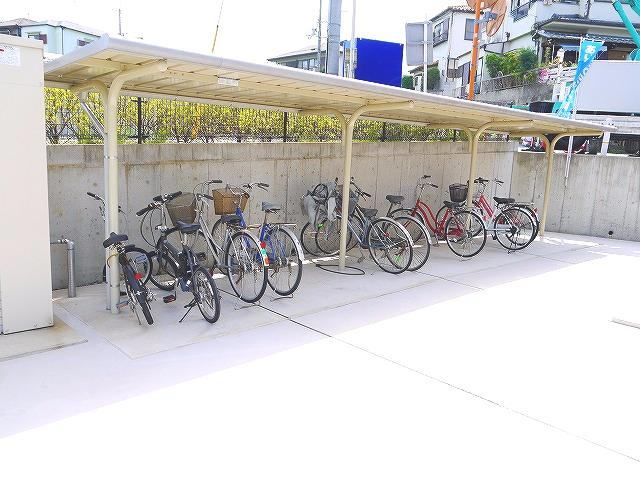 レオパレス南生駒のその他共用部分|屋根付き自転車置場です