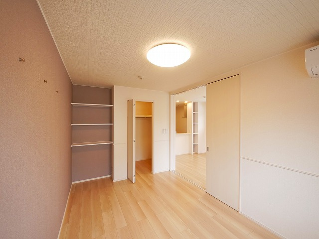 グリーンハイツ加茂Ⅰの洋室|個人の部屋や寝室として使える洋室です