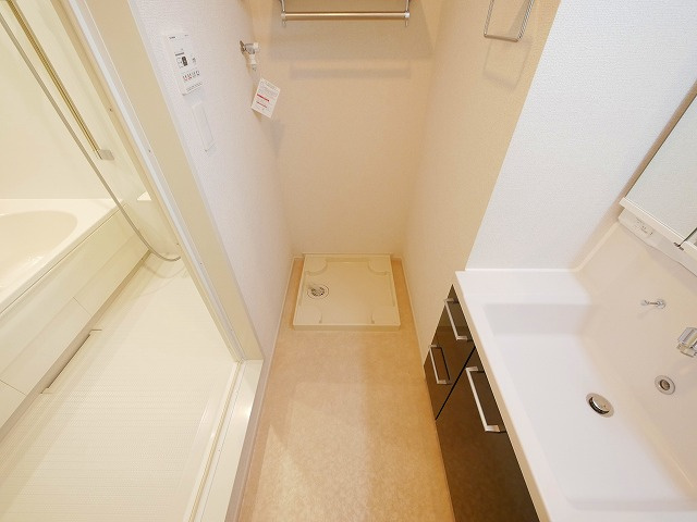 グリーンハイツ加茂Ⅰの洗面所|コンパクトで使いやすい洗面所