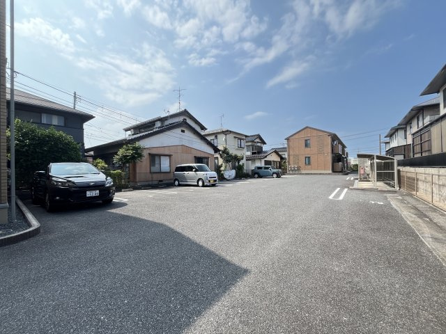 ファインシーク　B棟の駐車場