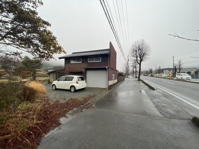 下小鯖　中古住宅の前面道路含む現地写真