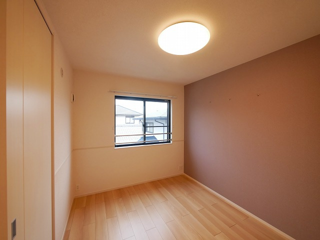 グリーンハイツ加茂Ⅰの寝室|ゆとりの広さです