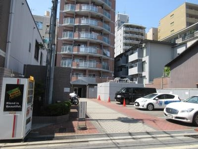 アクシルコート京都二条EASTのエントランス