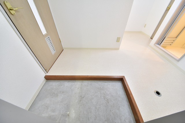 カーサ東中央の玄関