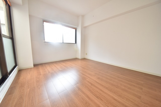 カーサ東中央の洋室