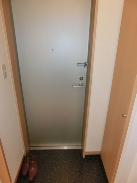 アンプルールミルオーの玄関