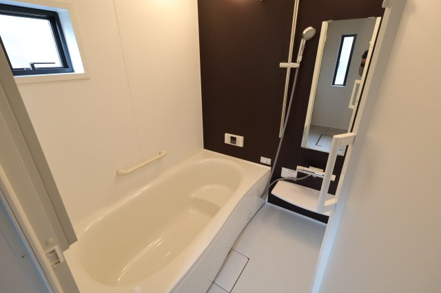 《仲介手数料無料》南区大字大谷口869(33期B号棟)新築一戸建ての浴室|撮影日 2025年10月23日 15:00 晴れ
