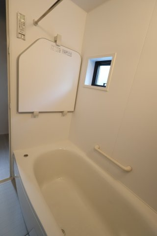 《仲介手数料無料》南区大字大谷口869(33期B号棟)新築一戸建ての浴室|撮影日 2025年10月23日 15:00 晴れ