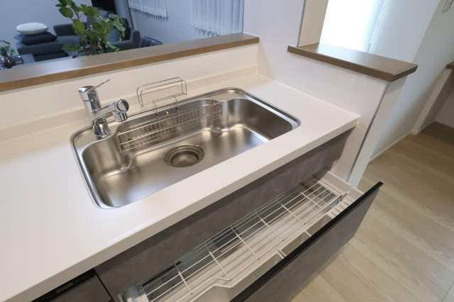 《仲介手数料無料》南区大字大谷口869(33期B号棟)新築一戸建てのキッチン|撮影日 2025年10月23日 15:00 晴れ