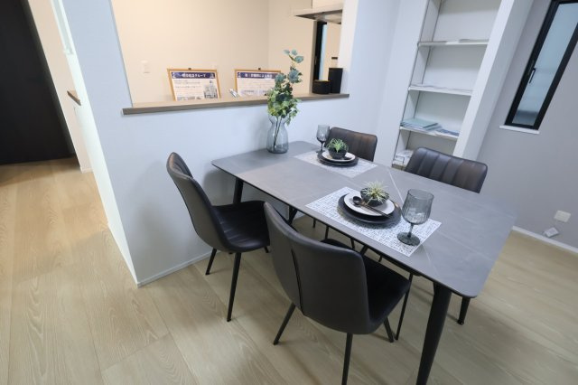 《仲介手数料無料》南区大字大谷口869(33期B号棟)新築一戸建ての居間・リビング|撮影日 2025年10月23日 15:00 晴れ