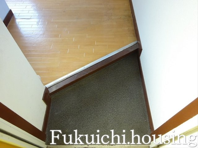 豪徳寺コーポラスの玄関