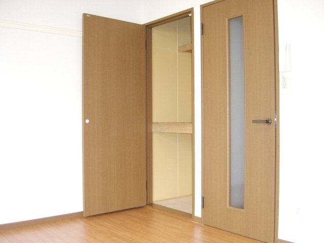 グレース市川の洋室