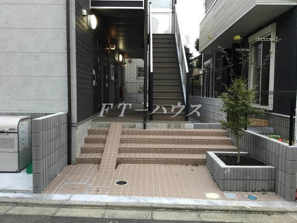 リブリ・THE BASEのエントランス