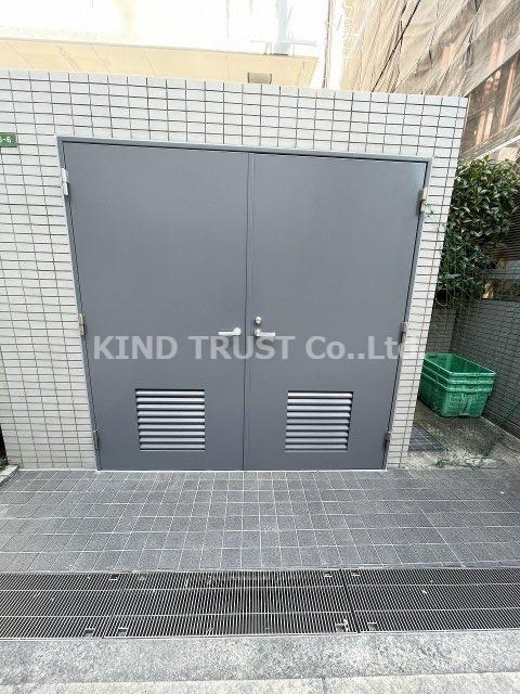 エル・セレーノ大阪天神橋のその他共用部分|敷地内ごみ置き場です