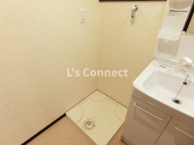 【設備】 | サンライズ江合錦町 | 室内洗濯機置き場には排水パン付き。