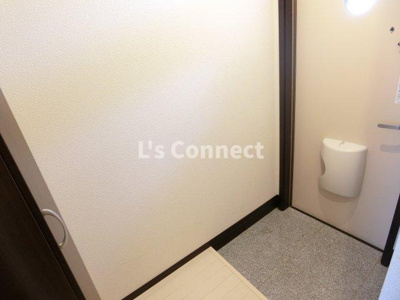 【玄関】 | サンライズ江合錦町 | 背の高い下駄箱で靴も収納できます。