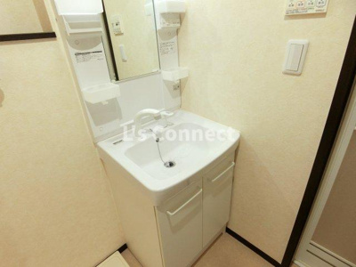 【洗面所】 | サンライズ江合錦町 | 朝の支度もスムーズな独立洗面台。