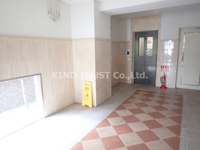 ラナップスクエア北梅田シティのロビー|ゆとりのあるロビーです