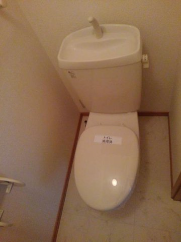 ウランタン弐番館のトイレ|ゆったりとした空間のトイレです