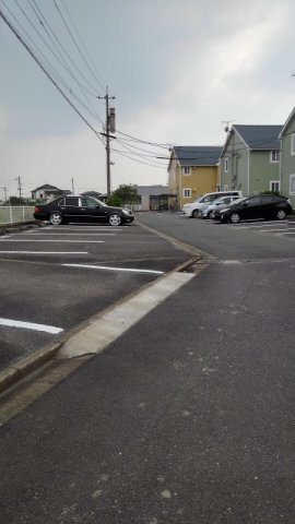 クレストールＤの駐車場|駐車場があるので、車を買う予定の方も安心です