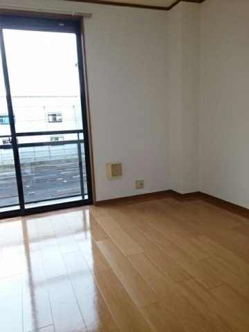 カーサ・ソレイユ三番館の居間・リビング|ゆったり過ごせる居間です