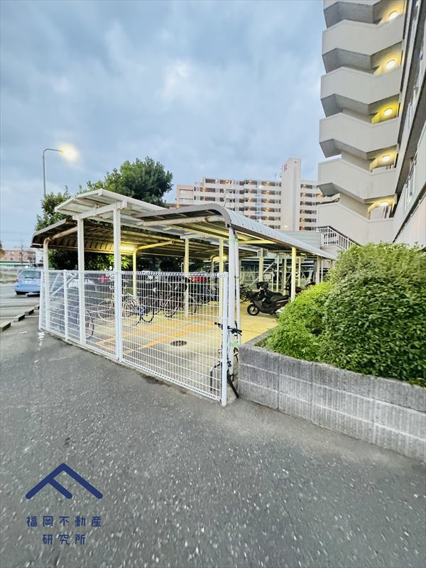 エバーライフ東平尾公園A棟の駐車場