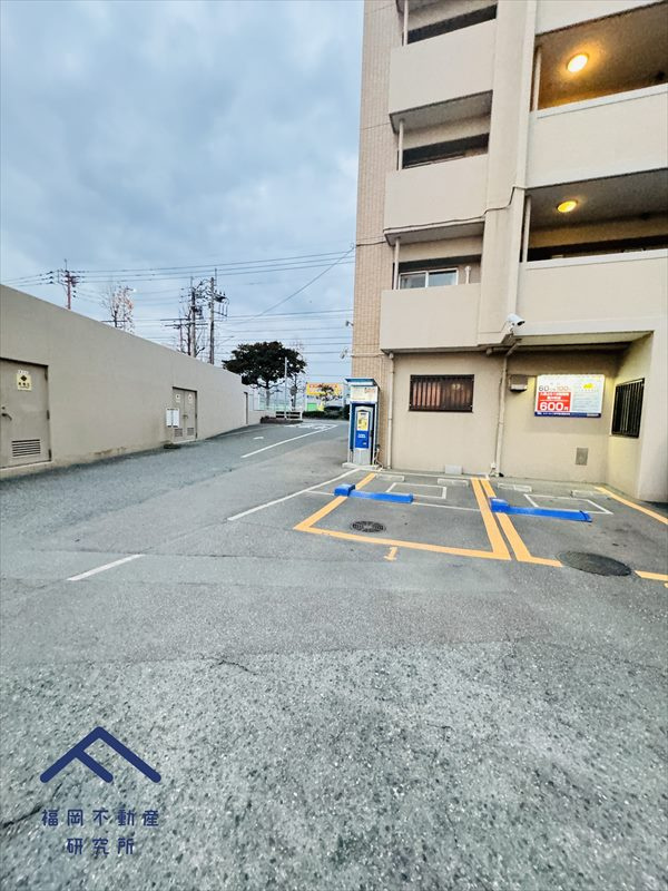 エバーライフ東平尾公園A棟の駐車場