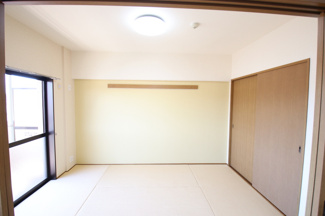 【和室】 | エザンス木之庄Ⅱ | 畳の上でゆっくりとくつろげる和室です