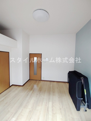 【居間・リビング】 | ベノワコートA棟 | 別部屋写真です。