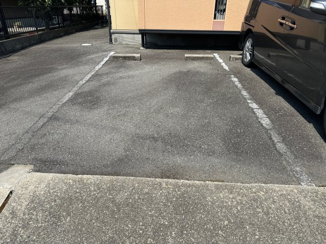 クラスティーナの駐車場