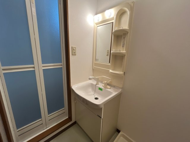 ネオクオーツ神屋 壱番館の洗面所