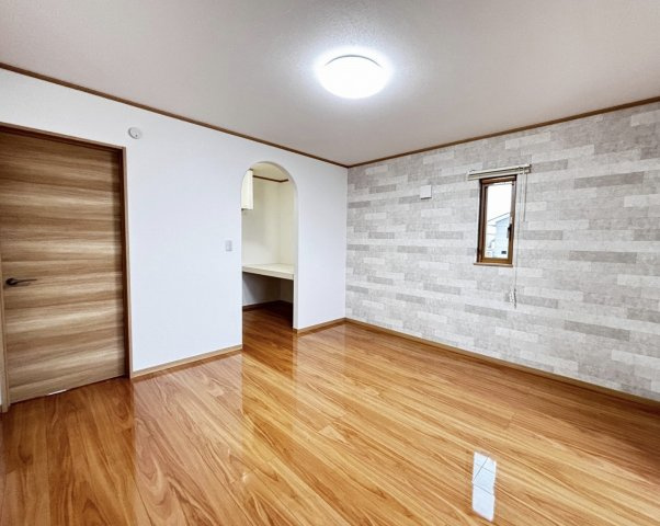 八戸市城下4丁目14番38－3号の洋室