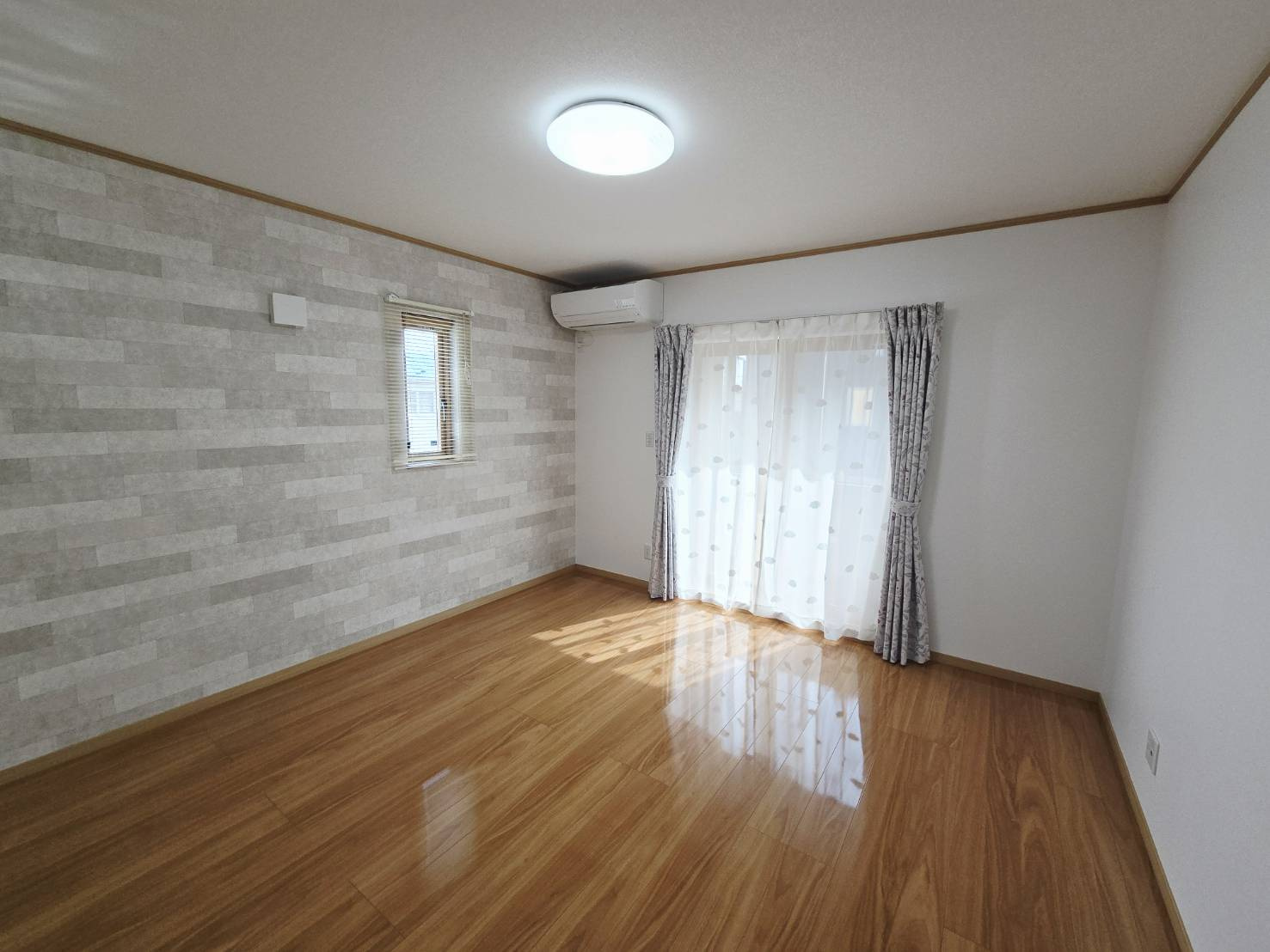 八戸市城下4丁目14番38－3号の洋室